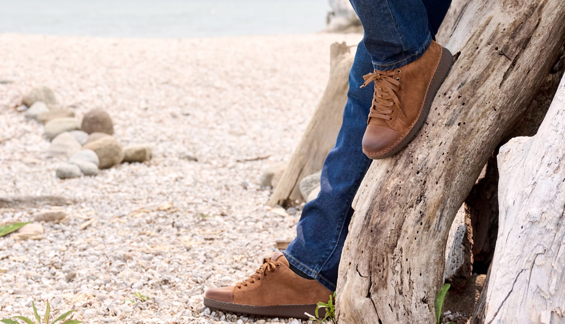 Men's Richie Lace-up shoe in brown suede.
