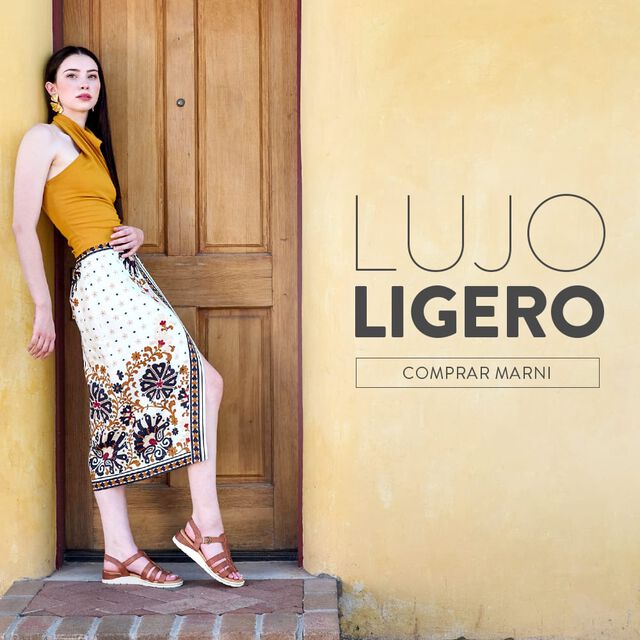 Lujo ligero. Compra Marni. Modelo destacado: Sandalia de cuña Marni con tira trasera en marrón.