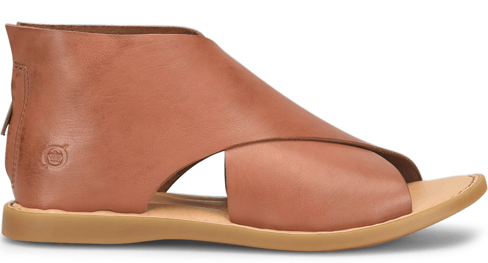 Iwa flat sandal in brown.
