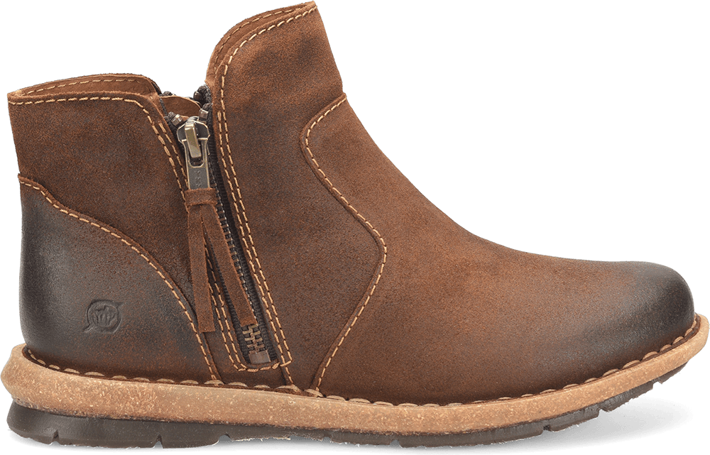Thia bootie in brown suede.