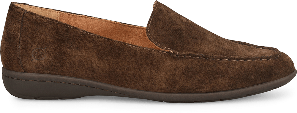 Mocas&iacute;n Fawn en gamuza caf&eacute;.